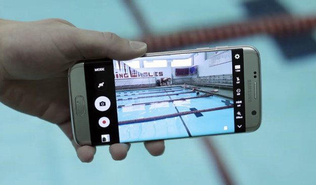 بالفيديو: هل يصمد هاتف جالاكسي S7 إس7 الجديد في اختبار الماء؟