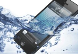 ماذا تفعل بعد سقوط هاتفك الذكي في المياه
